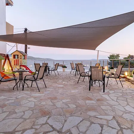 Apartment Dedis Neos Marmaras