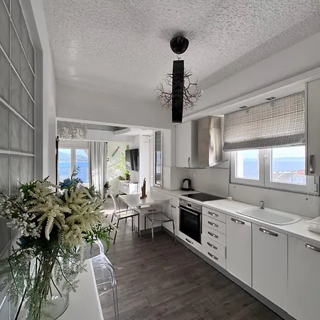 Dedis * Néos Marmarás