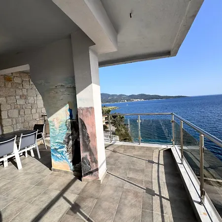 Dedis Apartment