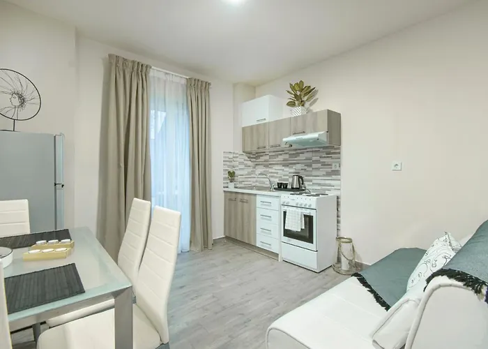 Dedis Apartment's アパート ネオス・マルマラス