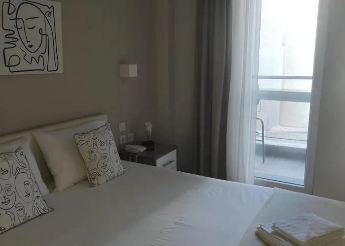 Dedis Apartment's *
