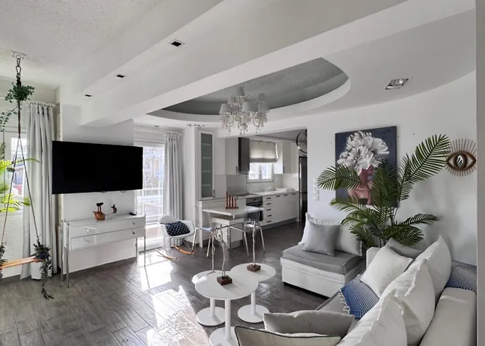 Dedis Apartment's *